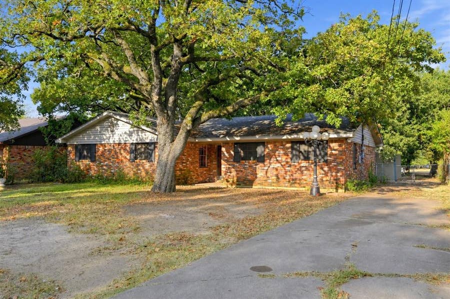 Property photo for 1611 Shepherd Lane, Dallas, TX