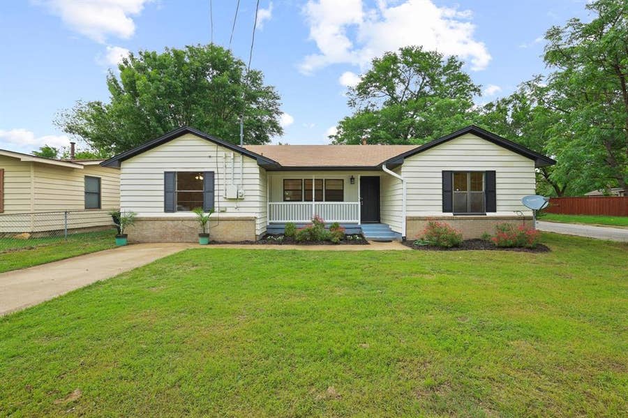 Property photo for 2401 Sunset Street, Denison, TX