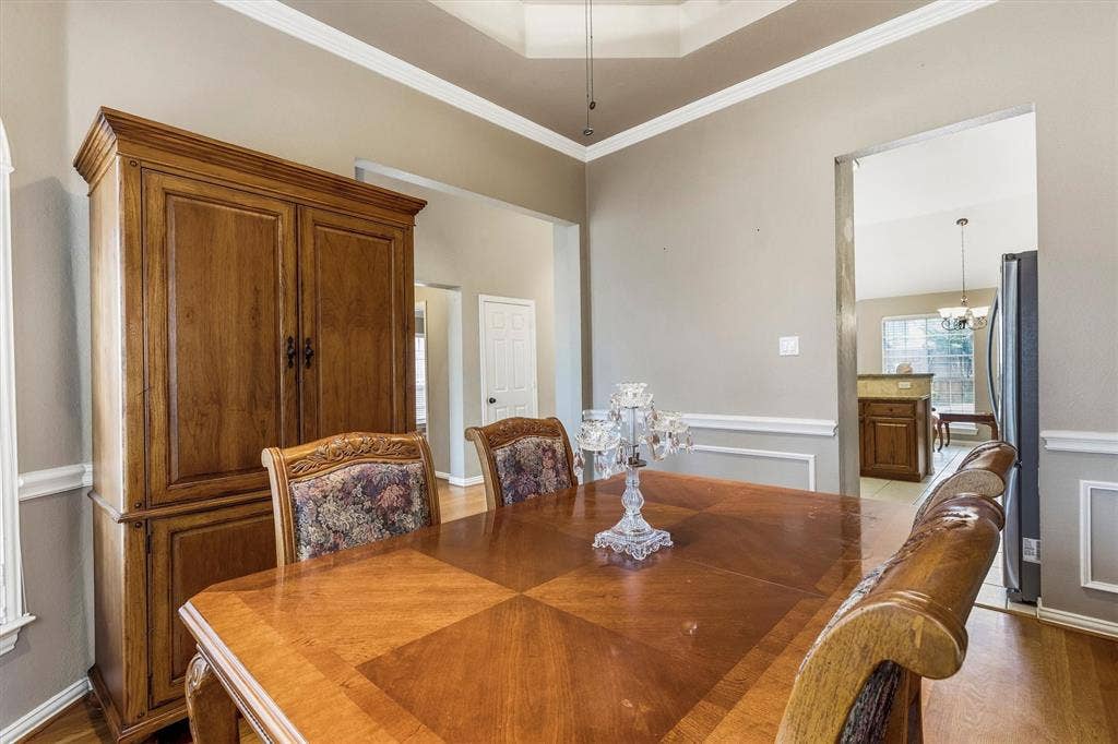 3916 Montrose Drive, Plano, TX 75025 Tray ceiling detail, crown molding, chair rail, and baseboard trim