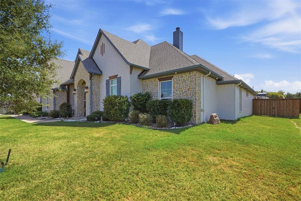 860 San Saba E, Midlothian, TX 76065 860 San Saba E, Midlothian, TX 76065