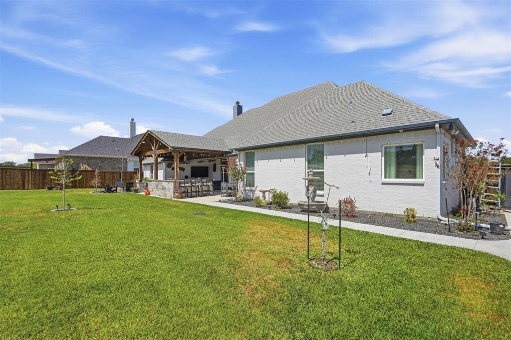 860 San Saba E, Midlothian, TX 76065 860 San Saba E, Midlothian, TX 76065