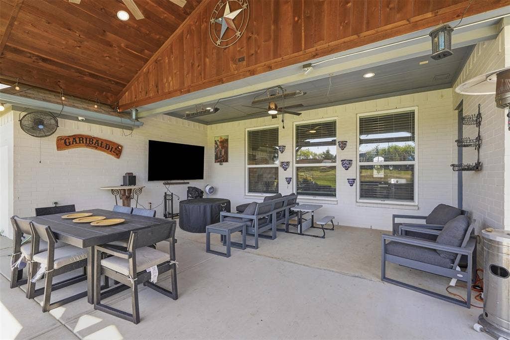 860 San Saba E, Midlothian, TX 76065 860 San Saba E, Midlothian, TX 76065