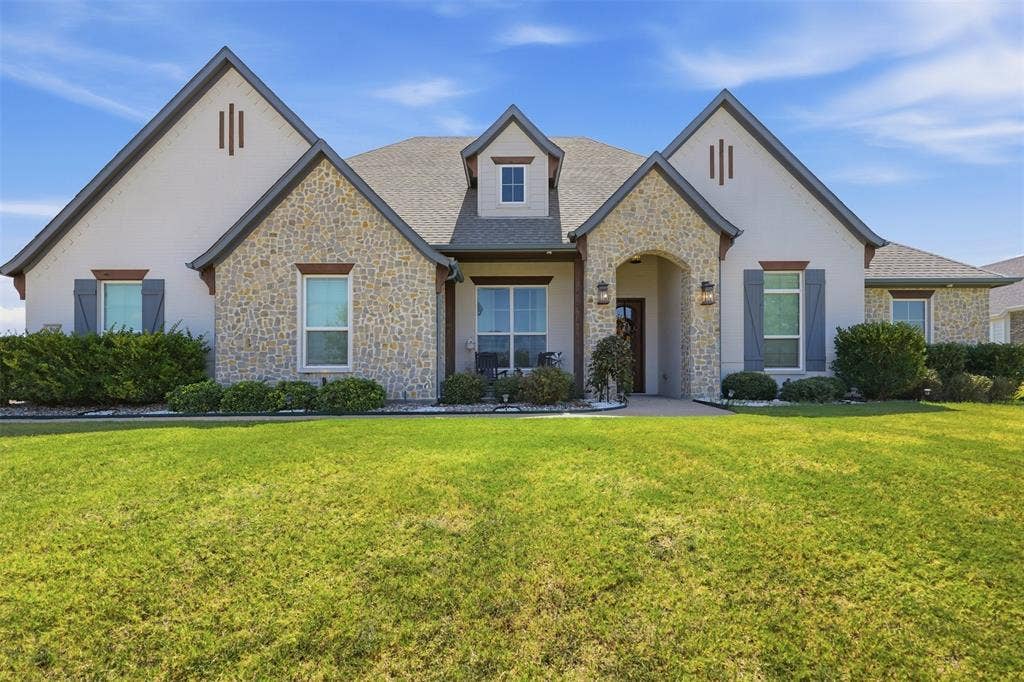 860 San Saba E, Midlothian, TX 76065 860 San Saba E, Midlothian, TX 76065