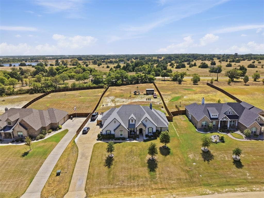 860 San Saba E, Midlothian, TX 76065 860 San Saba E, Midlothian, TX 76065
