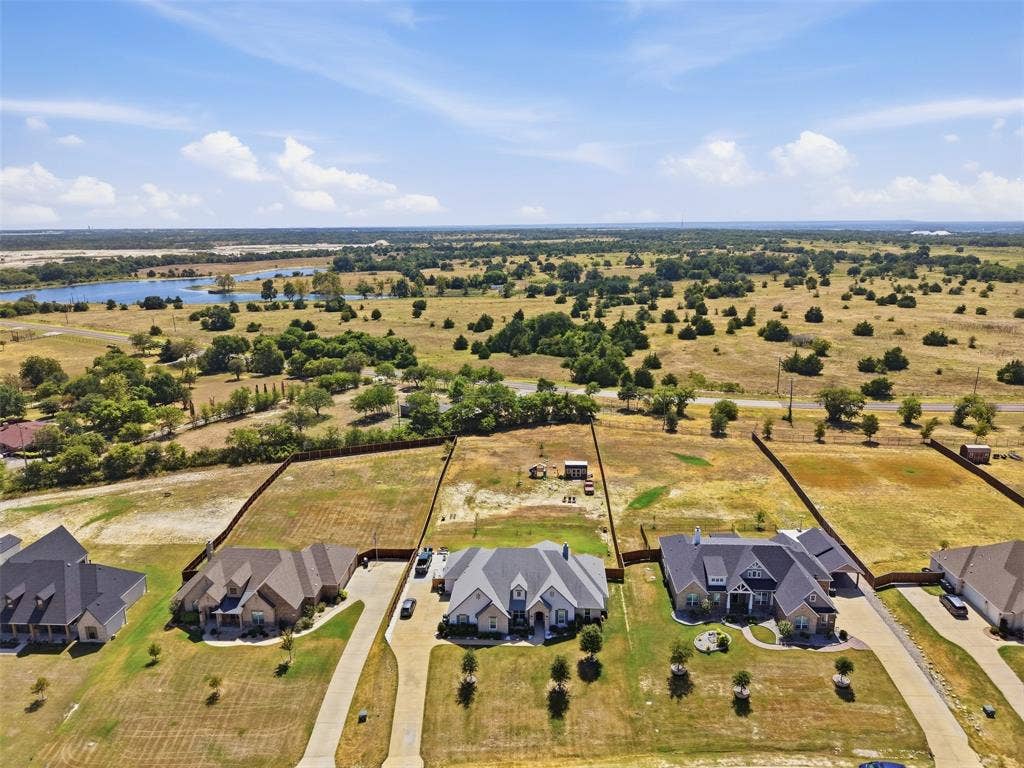 860 San Saba E, Midlothian, TX 76065 860 San Saba E, Midlothian, TX 76065