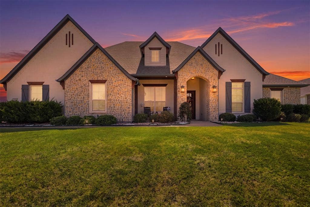 860 San Saba E, Midlothian, TX 76065 860 San Saba E, Midlothian, TX 76065