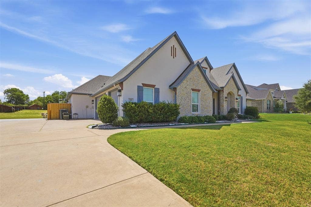 860 San Saba E, Midlothian, TX 76065 860 San Saba E, Midlothian, TX 76065