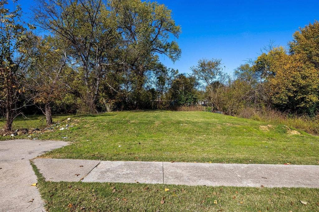 2433 52nd Street, Dallas, TX 75216 Additional content