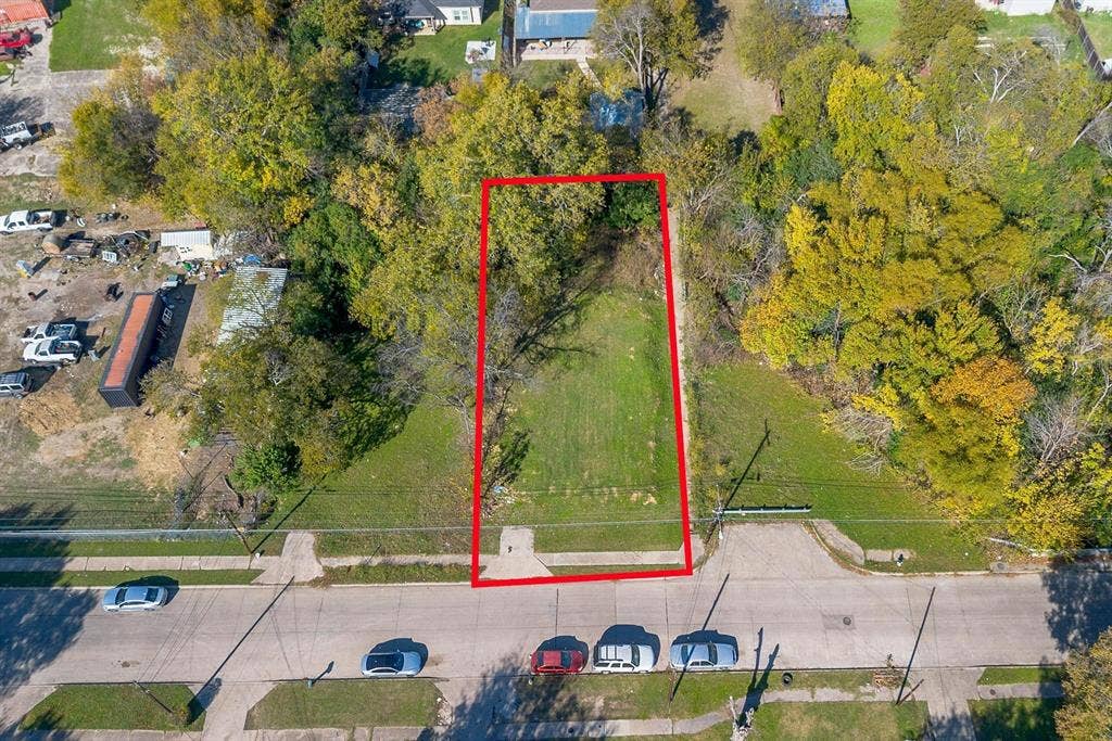 2433 52nd Street, Dallas, TX 75216 Additional content