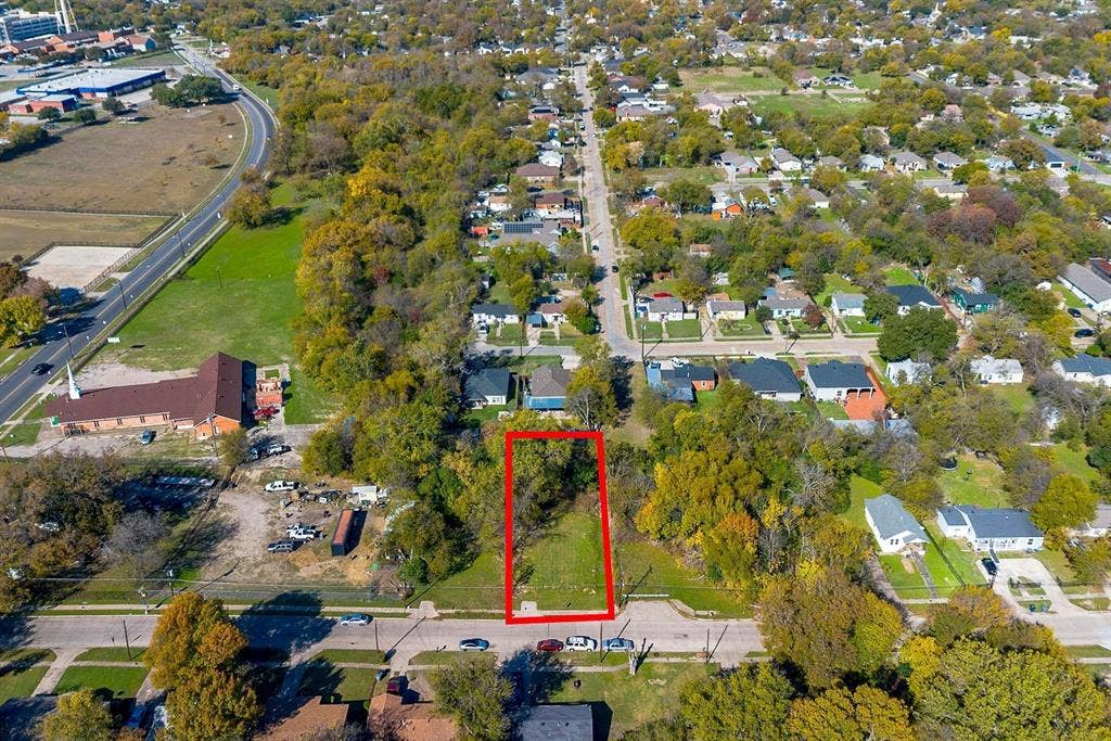 2433 52nd Street, Dallas, TX 75216 Expansive lot with mature trees and direct street access