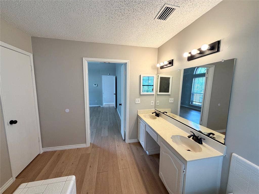 825 Weaver Street, Cedar Hill, TX 75104