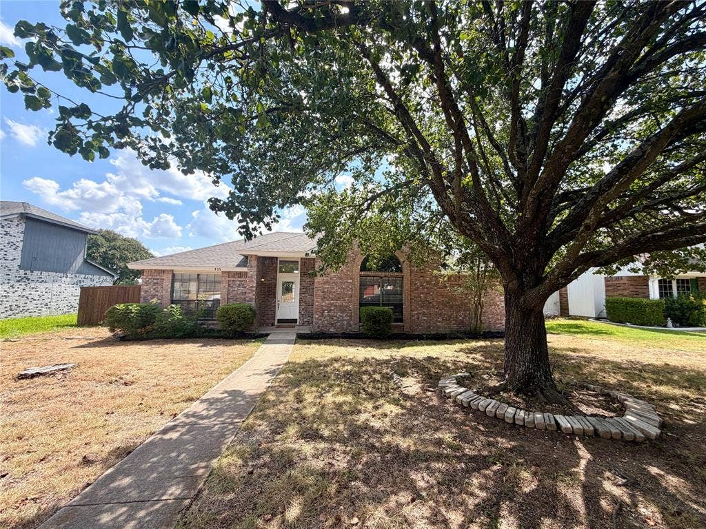 825 Weaver Street, Cedar Hill, TX 75104