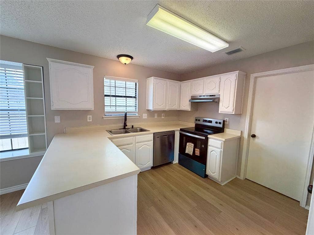 825 Weaver Street, Cedar Hill, TX 75104