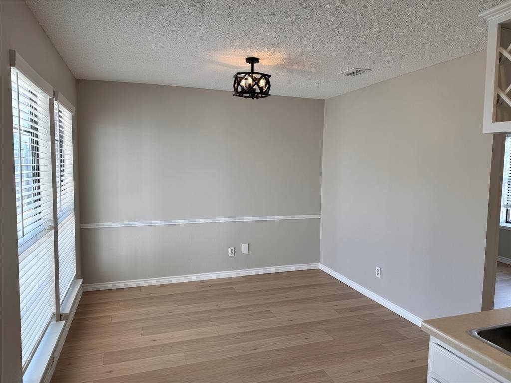 825 Weaver Street, Cedar Hill, TX 75104