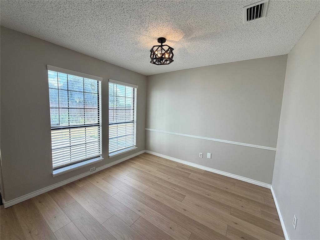 825 Weaver Street, Cedar Hill, TX 75104