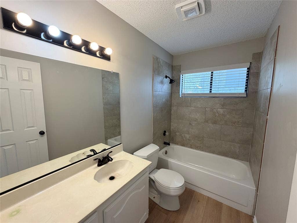 825 Weaver Street, Cedar Hill, TX 75104