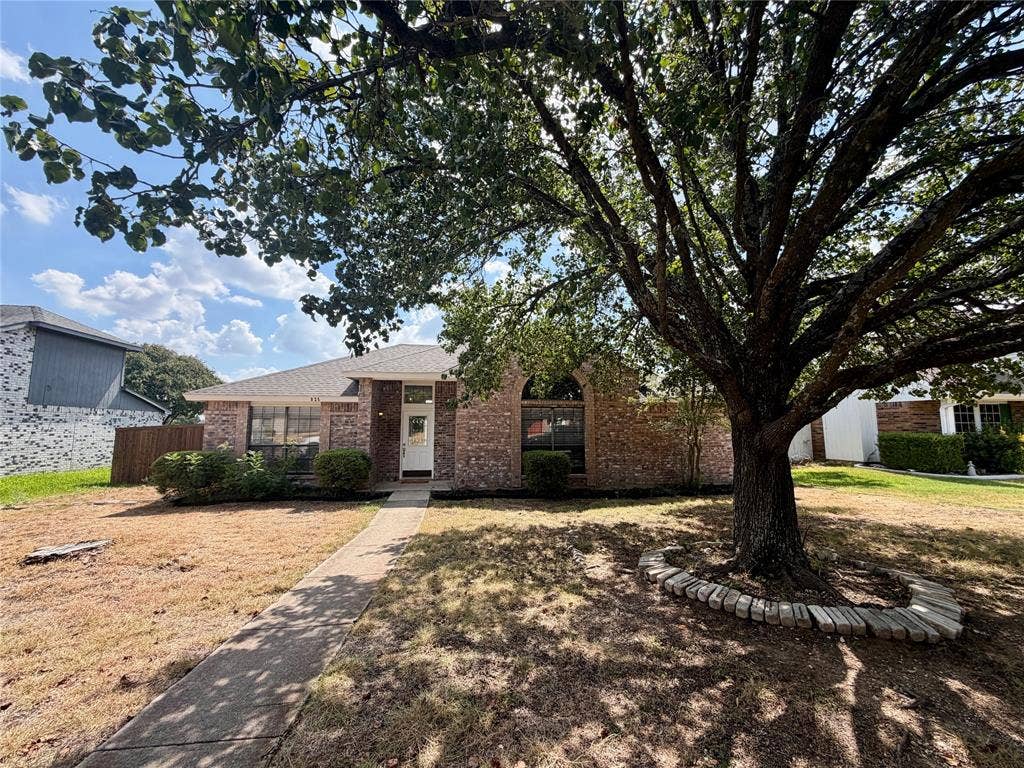 825 Weaver Street, Cedar Hill, TX 75104