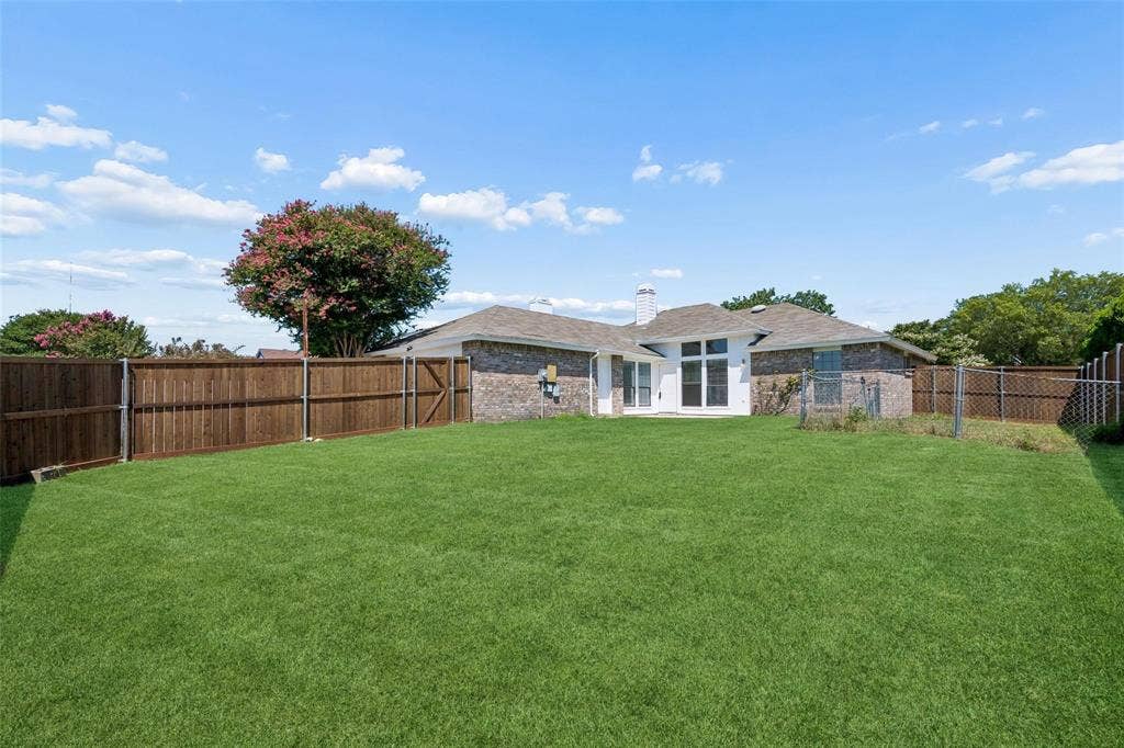 825 Weaver Street, Cedar Hill, TX 75104