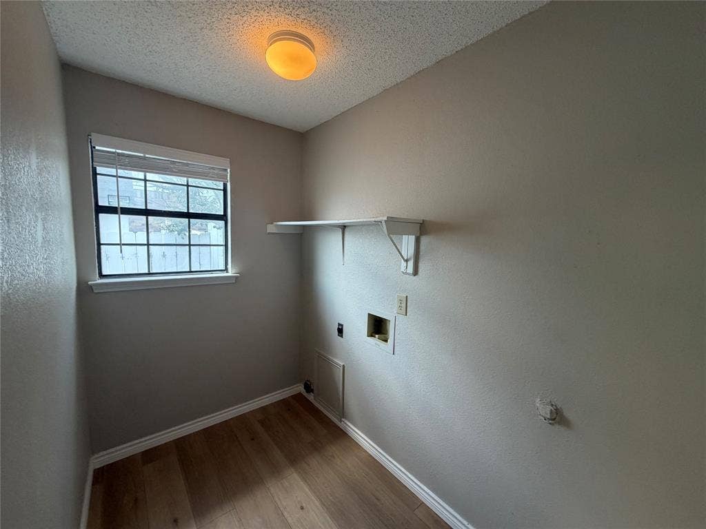 825 Weaver Street, Cedar Hill, TX 75104