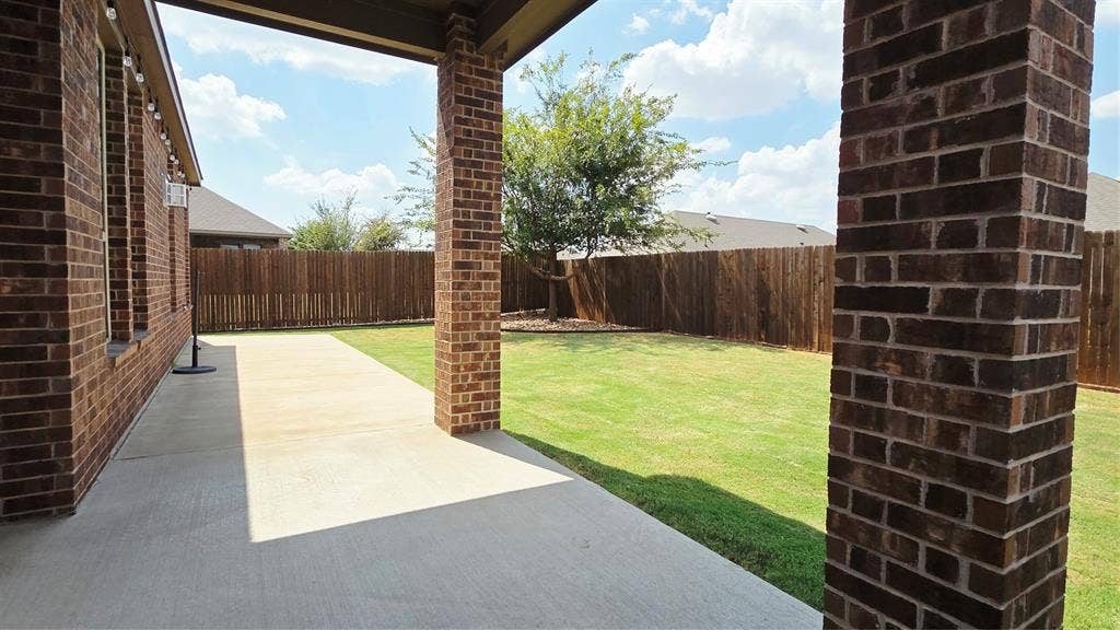 2932 Log Cabin Drive, Celina, TX 75009 2932 Log Cabin Drive, Celina, TX 75009