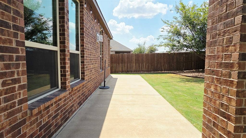 2932 Log Cabin Drive, Celina, TX 75009 2932 Log Cabin Drive, Celina, TX 75009