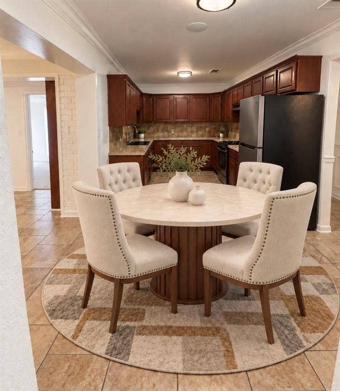 900 Watterman, Minden, LA 71055 Imagine making this space your own! Virtually staged.