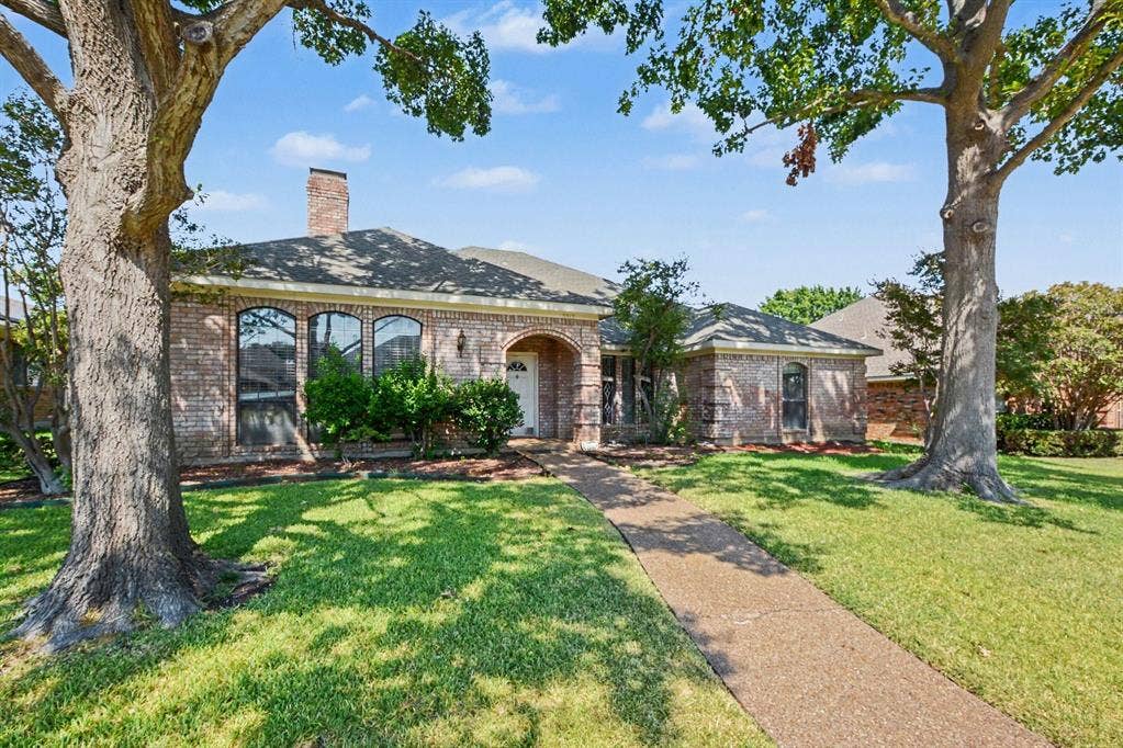 3313 Anchor Drive, Plano, TX 75023 Brick exterior with arched entry