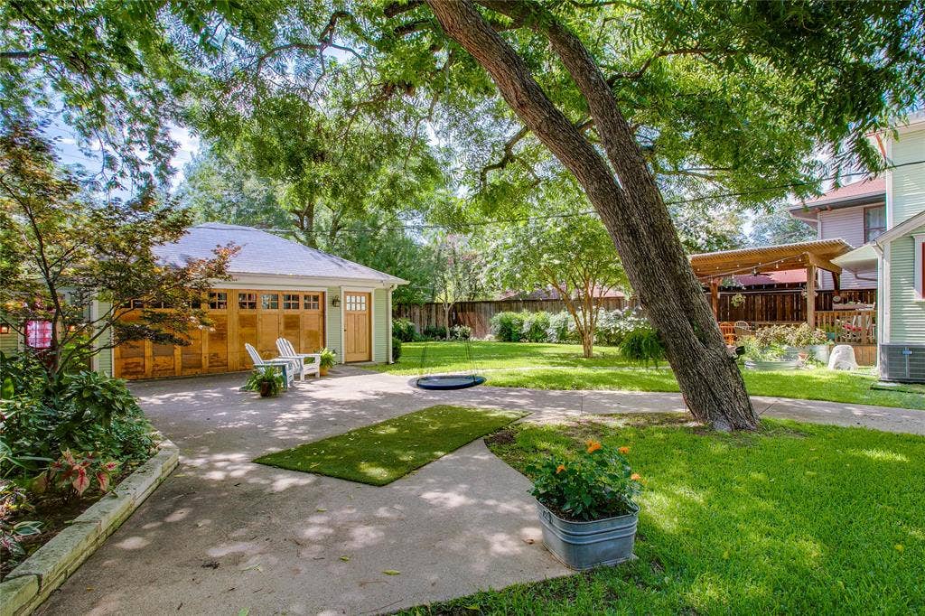 105 S Winnetka Avenue, Dallas, TX 75208 105 S Winnetka Avenue, Dallas, TX 75208