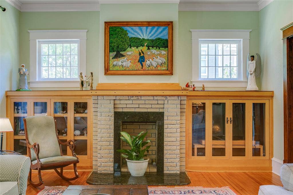 105 S Winnetka Avenue, Dallas, TX 75208 Formal living with fireplace framed by built-in bookcases