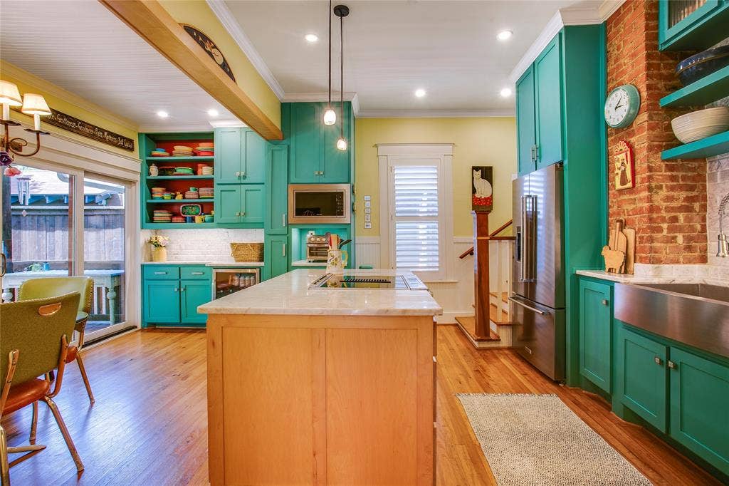 105 S Winnetka Avenue, Dallas, TX 75208 105 S Winnetka Avenue, Dallas, TX 75208