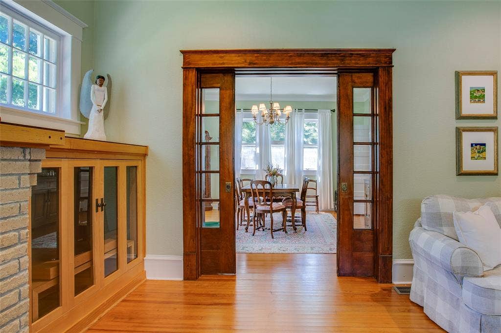 105 S Winnetka Avenue, Dallas, TX 75208 Original operable pocket doors