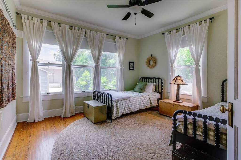 105 S Winnetka Avenue, Dallas, TX 75208 105 S Winnetka Avenue, Dallas, TX 75208