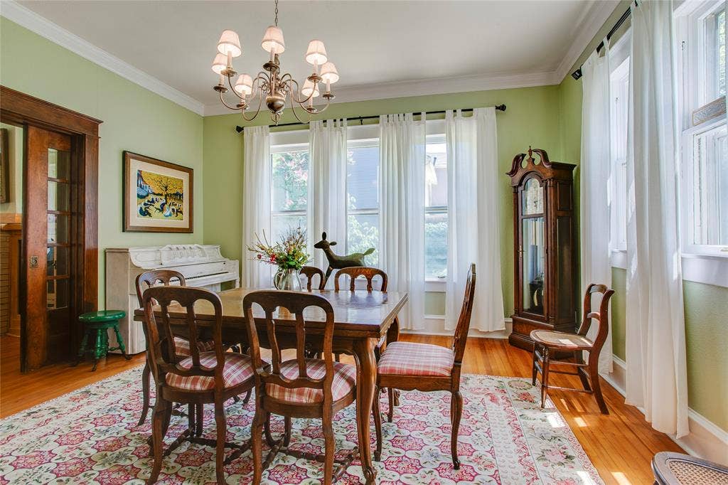105 S Winnetka Avenue, Dallas, TX 75208 105 S Winnetka Avenue, Dallas, TX 75208