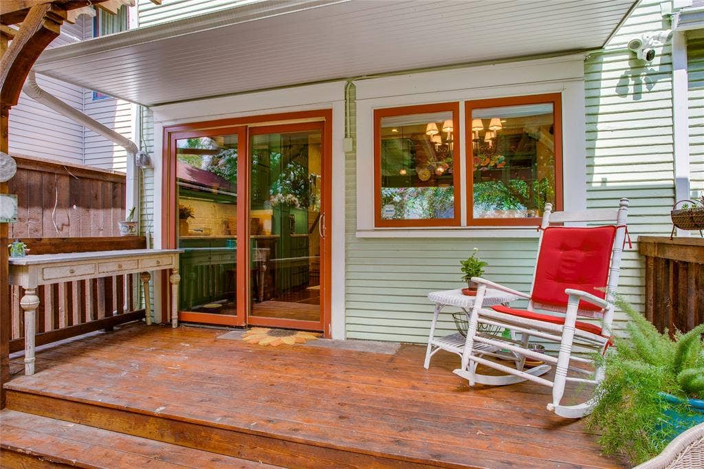 105 S Winnetka Avenue, Dallas, TX 75208 105 S Winnetka Avenue, Dallas, TX 75208