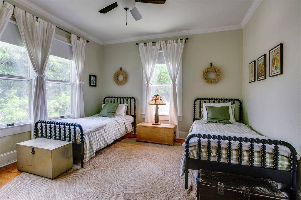 105 S Winnetka Avenue, Dallas, TX 75208 Southwest corner bedroom overlooking the backyard.
