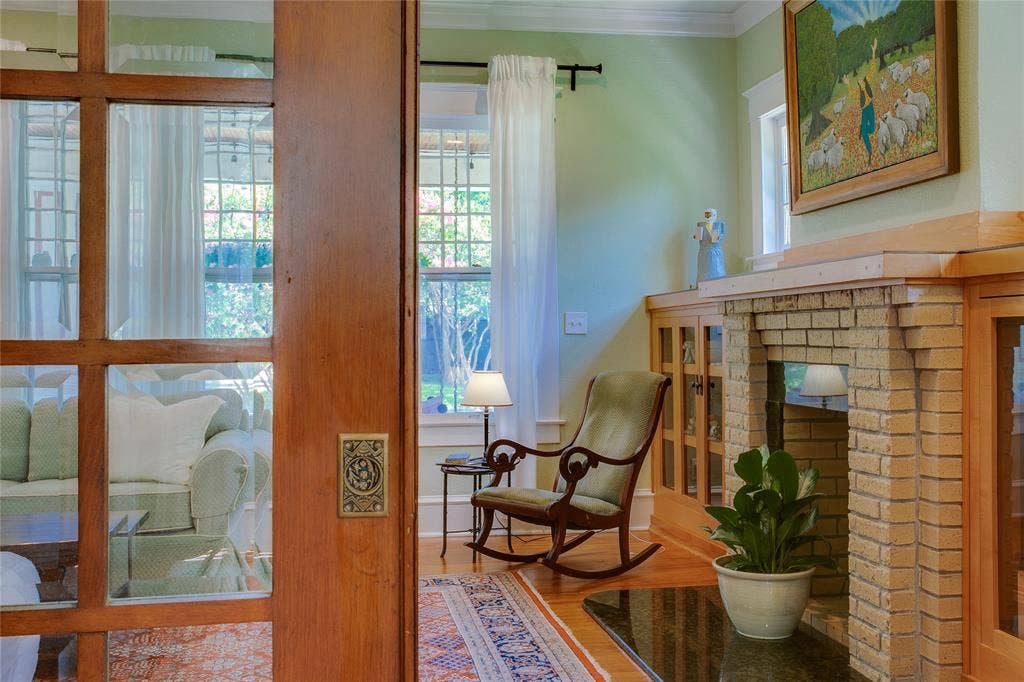 105 S Winnetka Avenue, Dallas, TX 75208 105 S Winnetka Avenue, Dallas, TX 75208