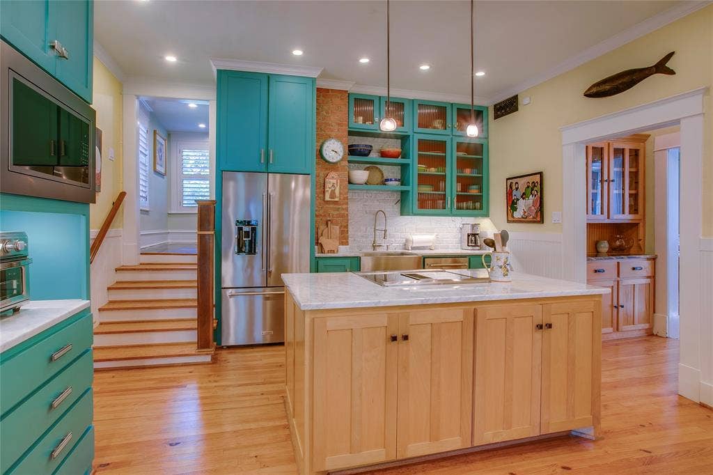 105 S Winnetka Avenue, Dallas, TX 75208 105 S Winnetka Avenue, Dallas, TX 75208