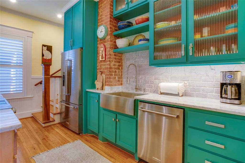 105 S Winnetka Avenue, Dallas, TX 75208 105 S Winnetka Avenue, Dallas, TX 75208