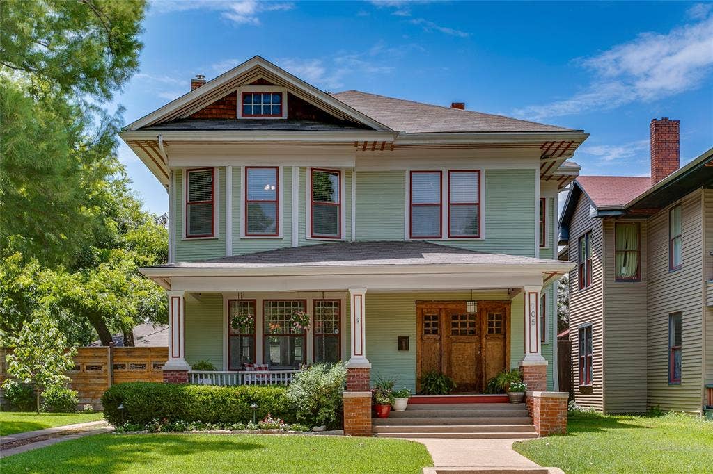105 S Winnetka Avenue, Dallas, TX 75208 105 S Winnetka Avenue, Dallas, TX 75208