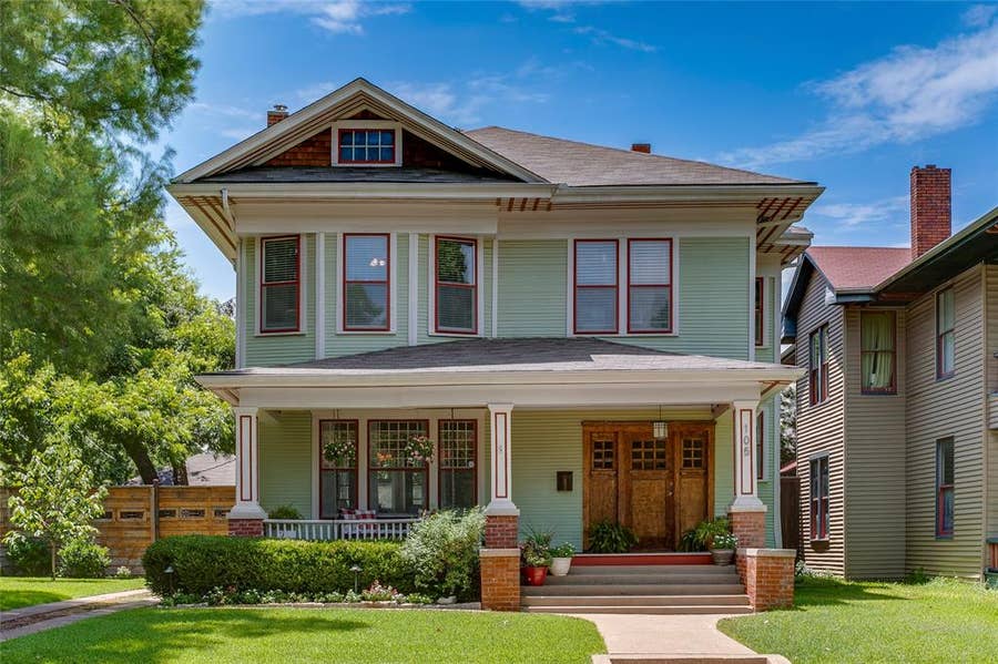 Property photo for 105 S Winnetka Avenue, Dallas, TX