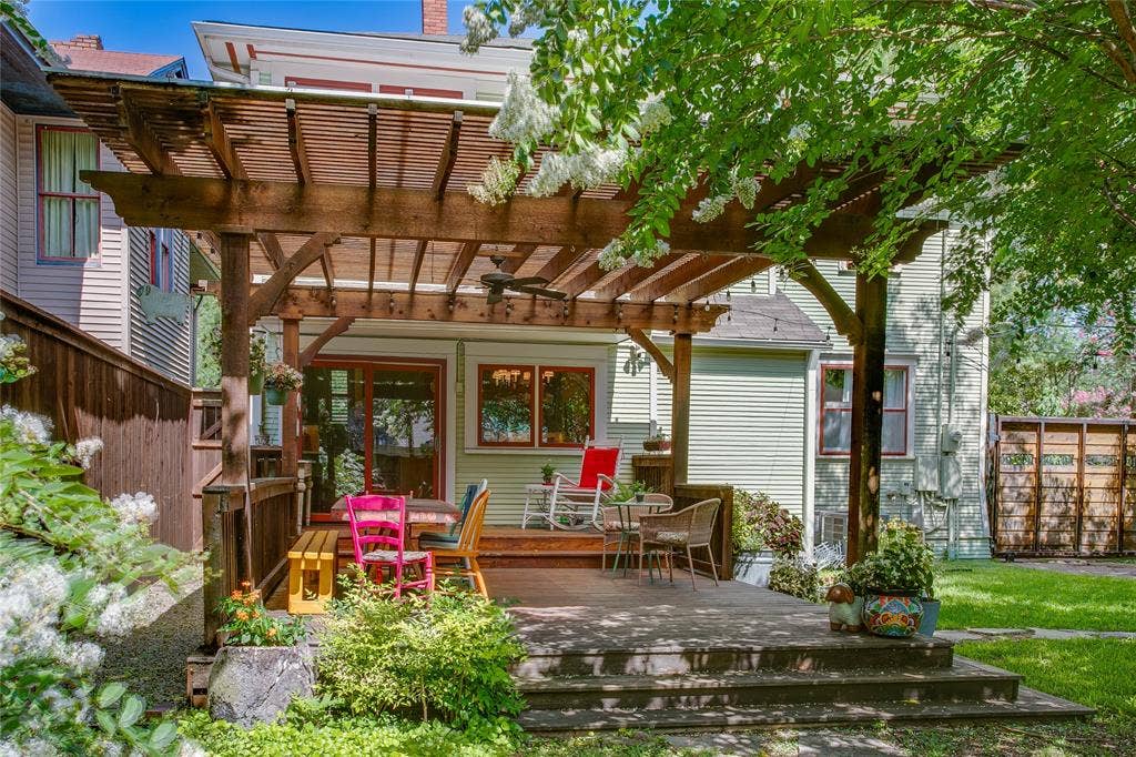 105 S Winnetka Avenue, Dallas, TX 75208 Pergola covered deck