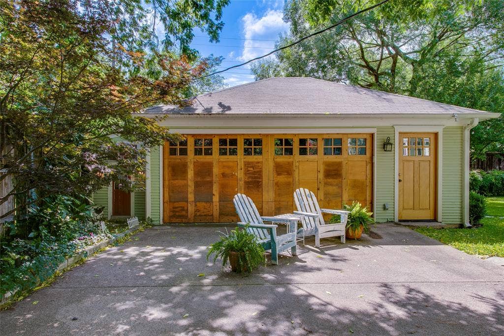 105 S Winnetka Avenue, Dallas, TX 75208 105 S Winnetka Avenue, Dallas, TX 75208