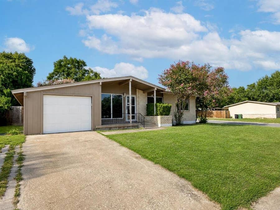 Property photo for 700 Pine Street, Hurst, TX