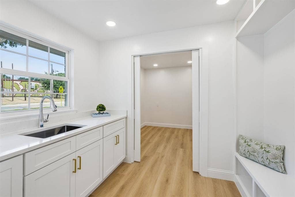 11864 Cold Harbor Lane, Dallas, TX 75244 Spacious utility room with mud area, sink and addtional storage.