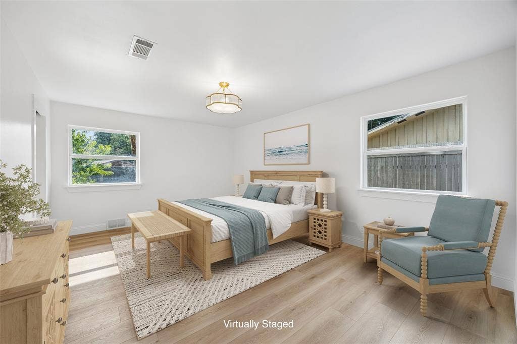 11864 Cold Harbor Lane, Dallas, TX 75244 The primary suite checks every box. Spa like ensuite bath, walk in closet, and light pouring in from two sides.
