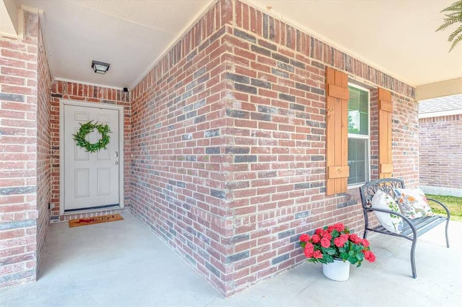Property photo for 5913 Mountain Bluff Drive, Fort Worth, TX