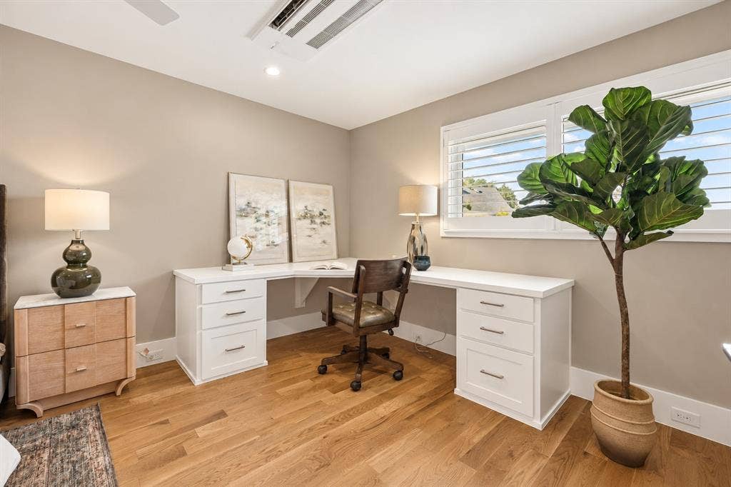 Built-in L-shaped cabinetry with drawers