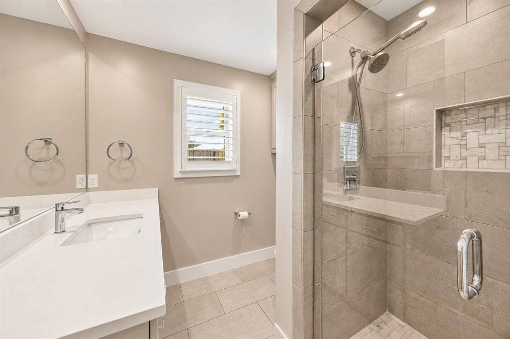 Full Bathroom located near the 4th bedroom