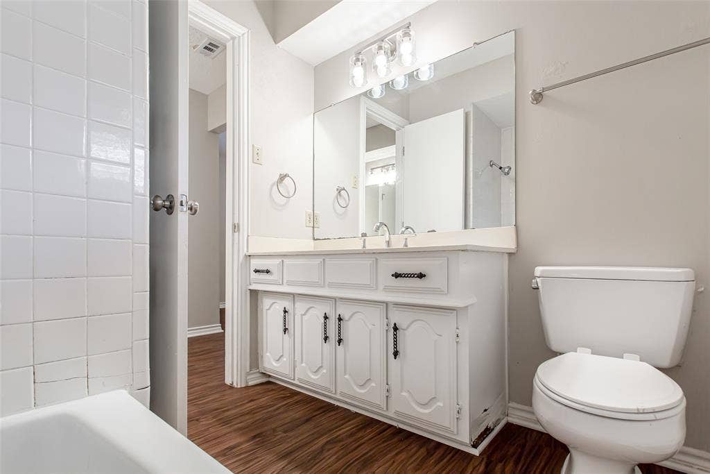136 Shady Brook Drive, DeSoto, TX 75115 136 Shady Brook Drive, DeSoto, TX 75115