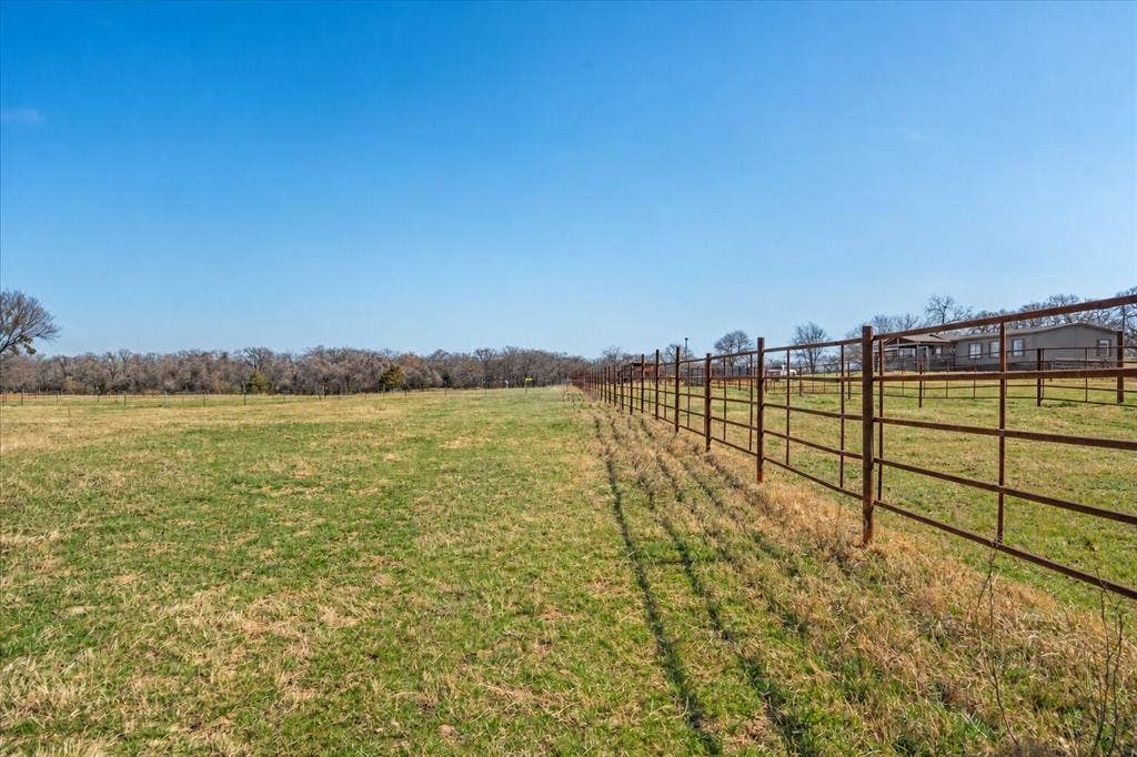 724 Gilliland Road, Springtown, TX 76082 724 Gilliland Road, Springtown, TX 76082